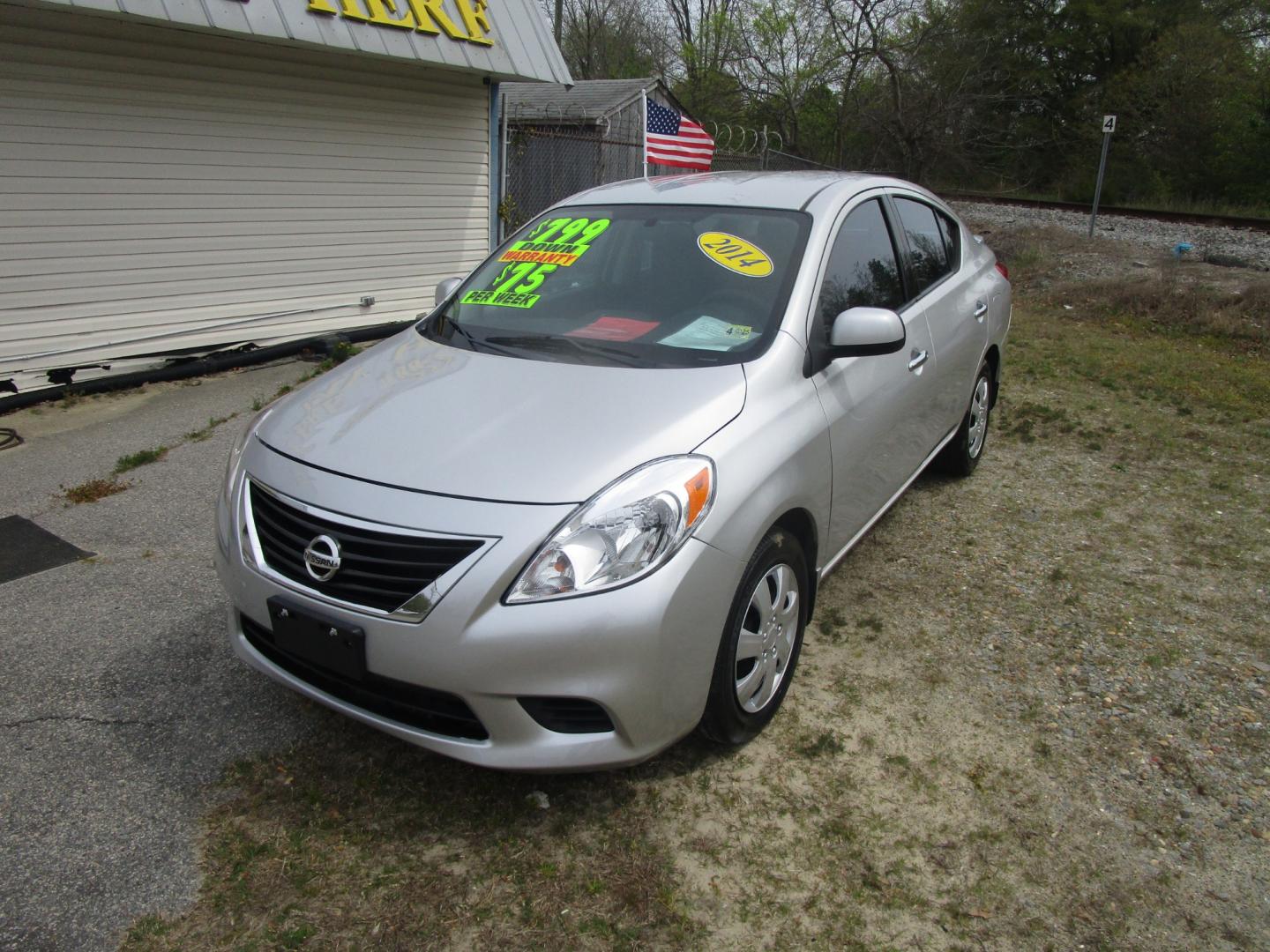 2014 Silver Nissan Versa 1.6 S 5M (3N1CN7AP1EL) with an 1.6L L4 DOHC 16V engine, 5-Speed Automatic transmission, located at 2553 Airline Blvd, Portsmouth, VA, 23701, (757) 488-8331, 36.813889, -76.357597 - Down Payment: $799 Weekly Payment: $75 APR: 23.9% Repayment Terms: 42 Months ***CALL ELIZABETH SMITH - DIRECTOR OF MARKETING @ 757-488-8331 TO SCHEDULE YOUR APPOINTMENT TODAY AND GET PRE-APPROVED RIGHT OVER THE PHONE*** - Photo#1